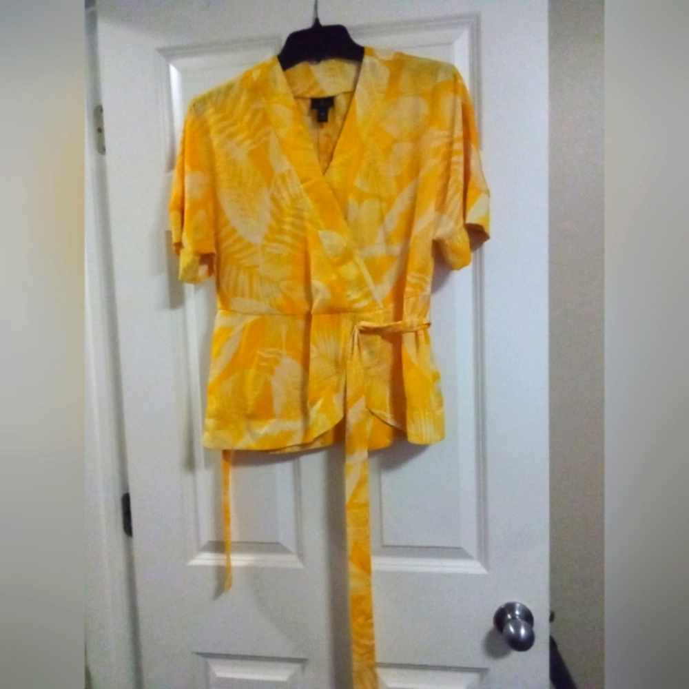 Worthington, size XS, Short Sleeve Floral Print Belted Blouse